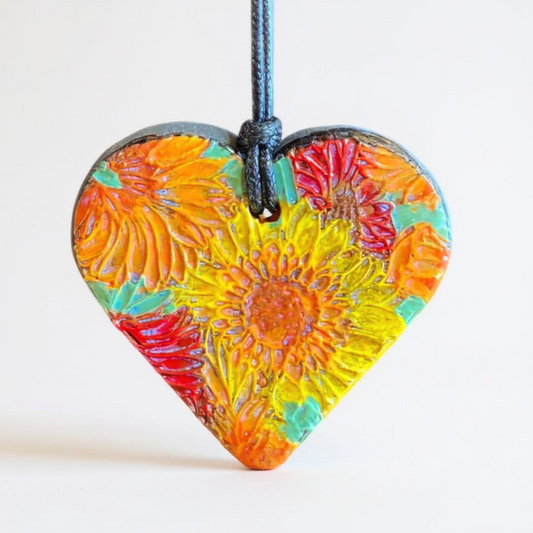 Terracotta Essential oild diffuser Heart-shaped floral pendant.